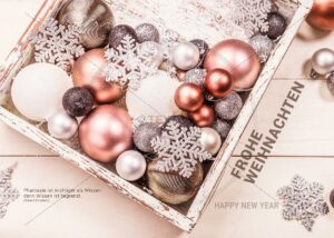 edle Weihnachts E-Card - Christbaumkugeln im Karton in Pastell Farben (338)